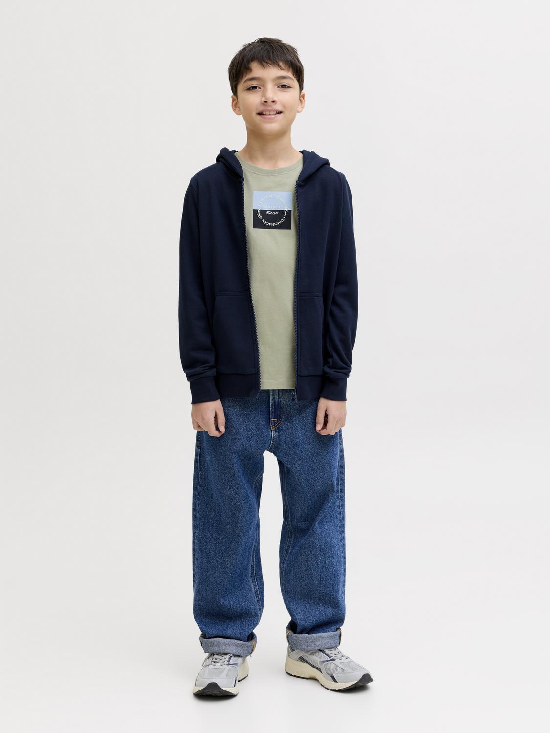 model_shot-front_full